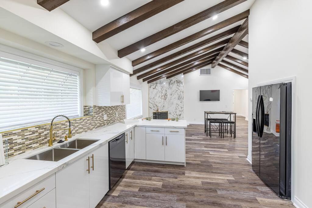 Stunning, Newly Remodeled Bright Home Los Angeles Exterior photo
